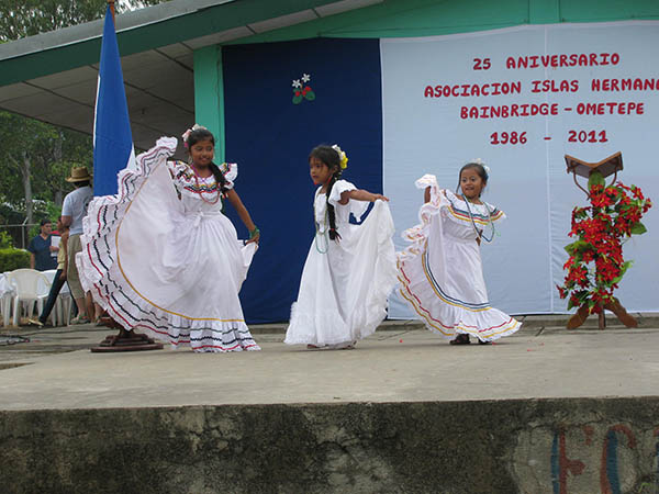 3 girls dance in traditional costumes
